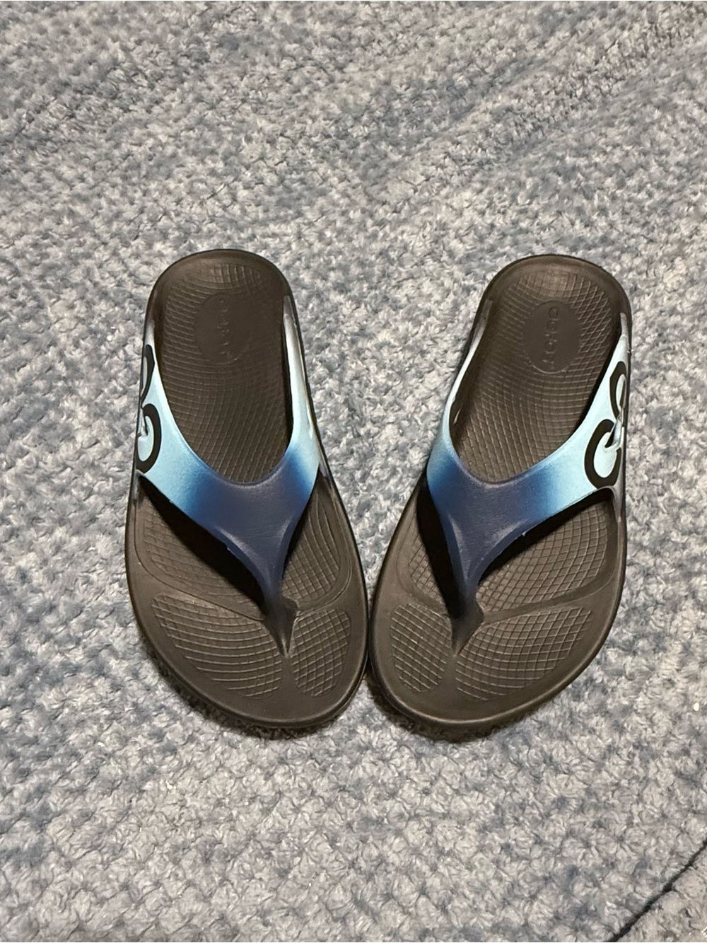 Oofoo Blue Gradient Flip Flops - Comfortable Swim Sandals
